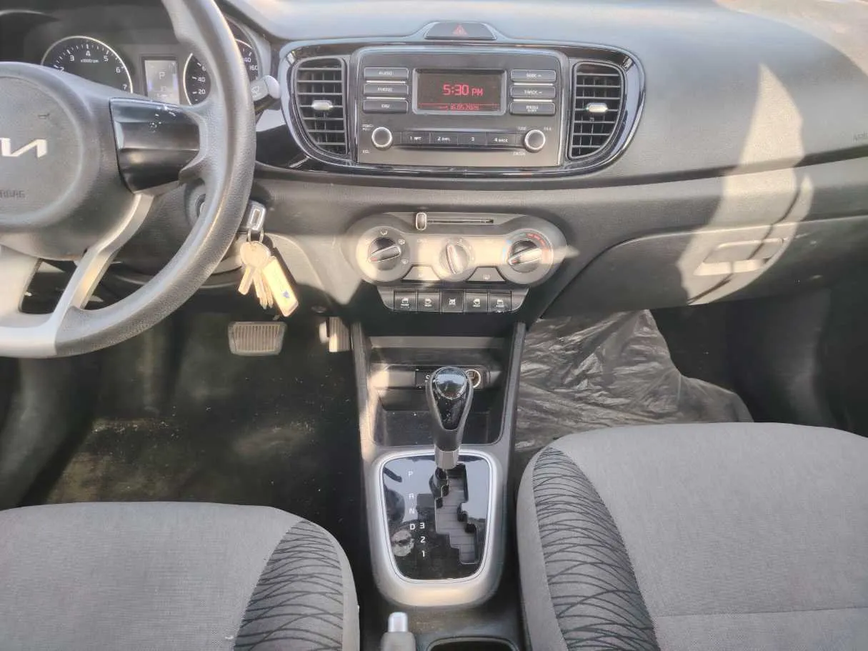 Car image 18