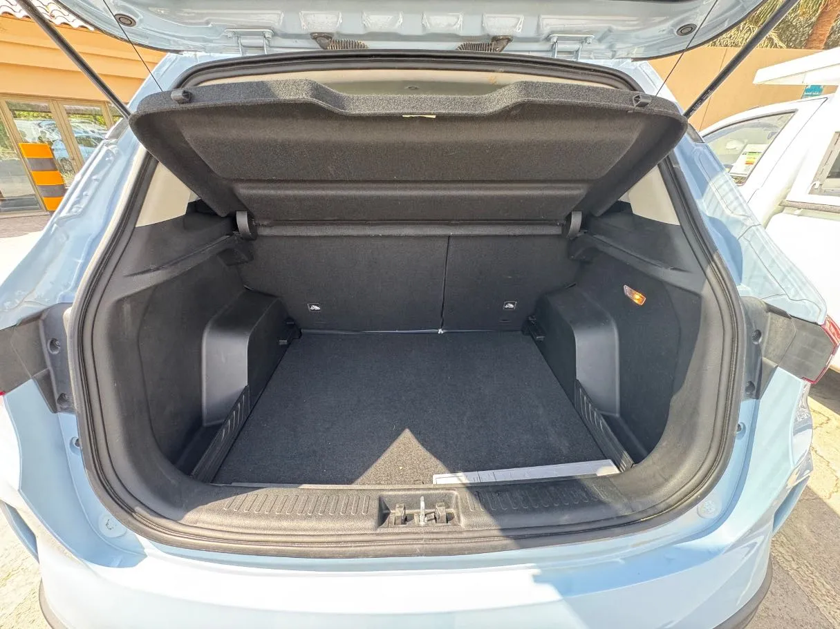 Car image 24