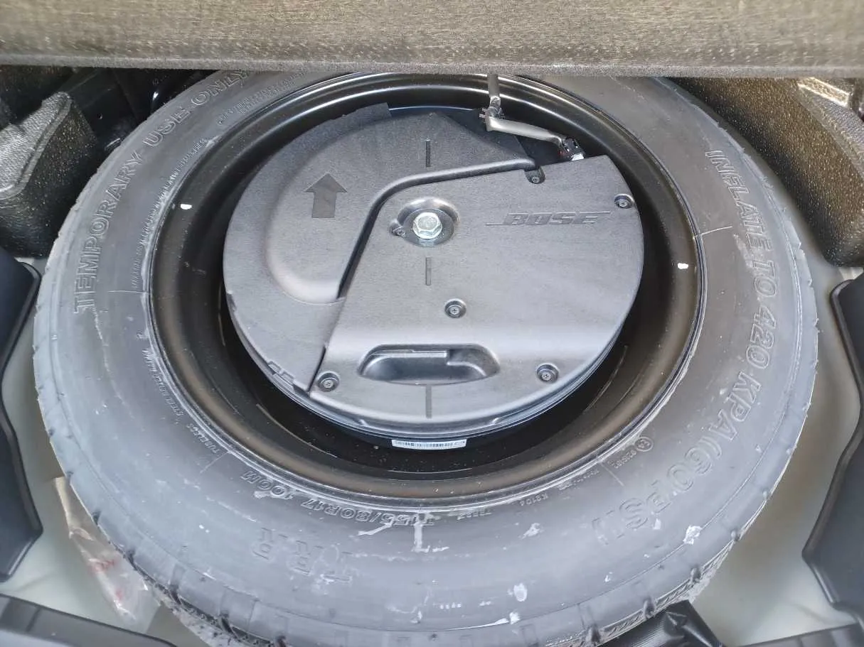 Car image 24