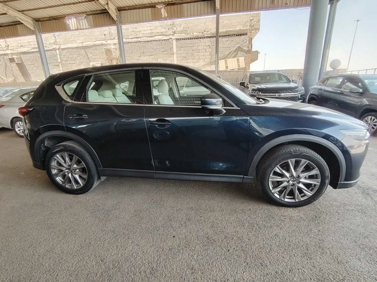 Car image 4