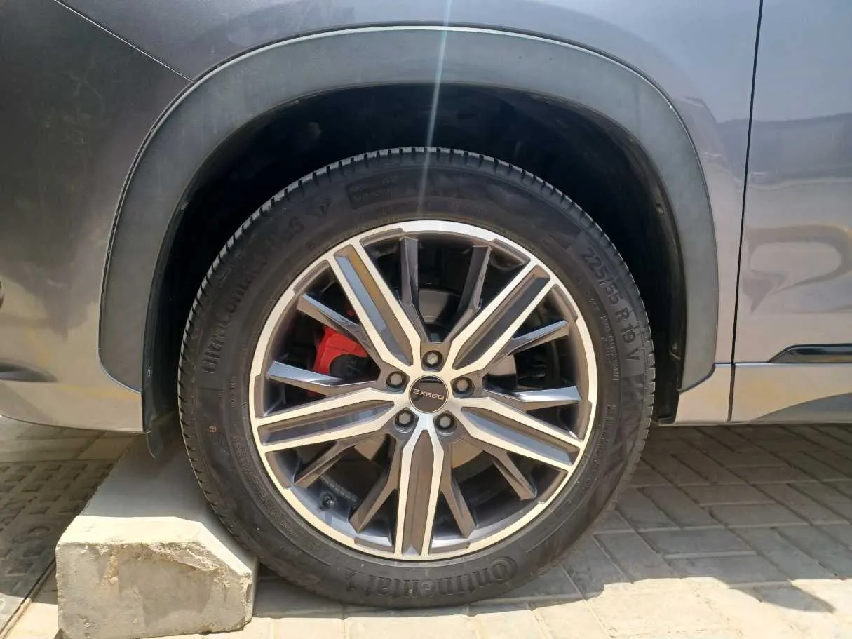 Car image 9