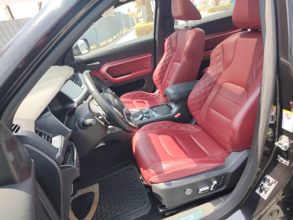 Car image 12