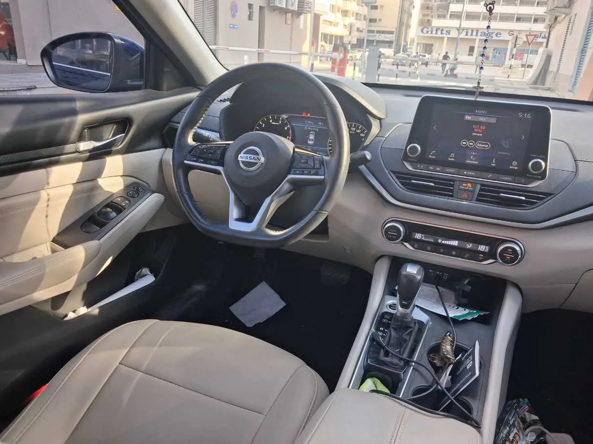 Car image 17