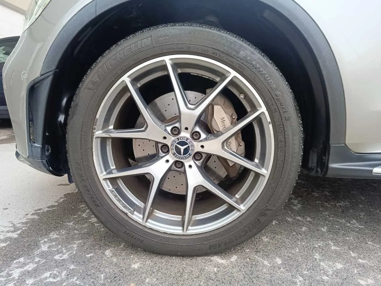 Car image 10