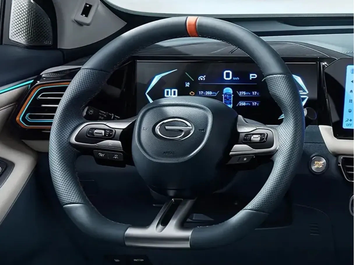 Car image 5