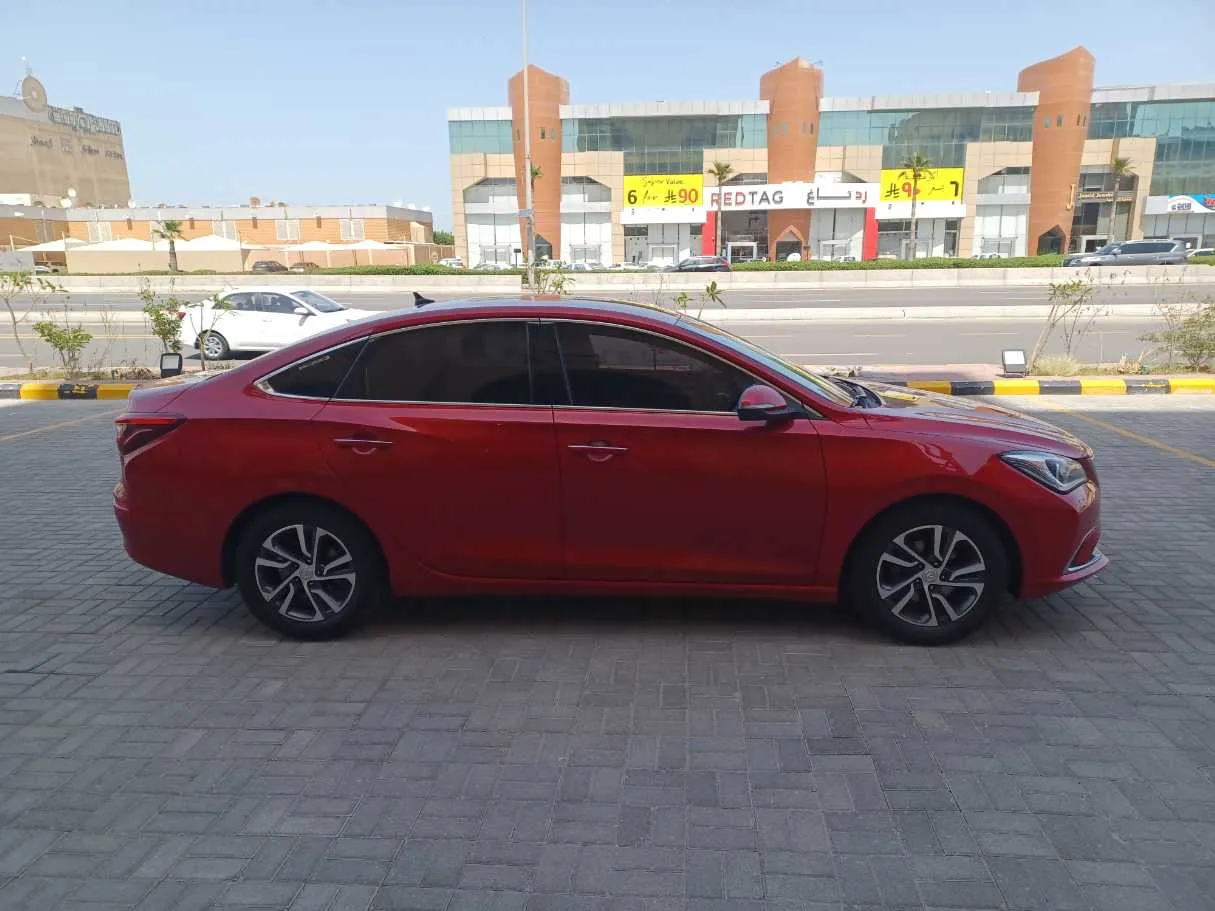 Car image 4