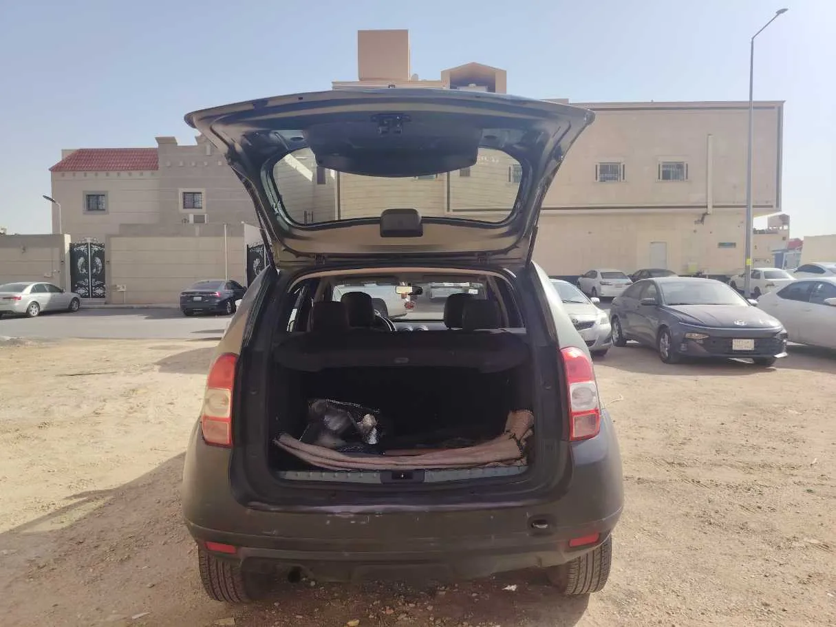 Car image 25