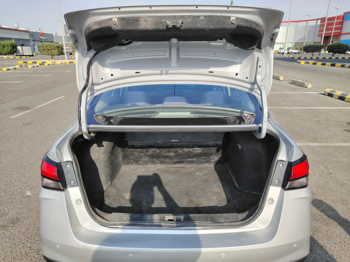 Car image 24