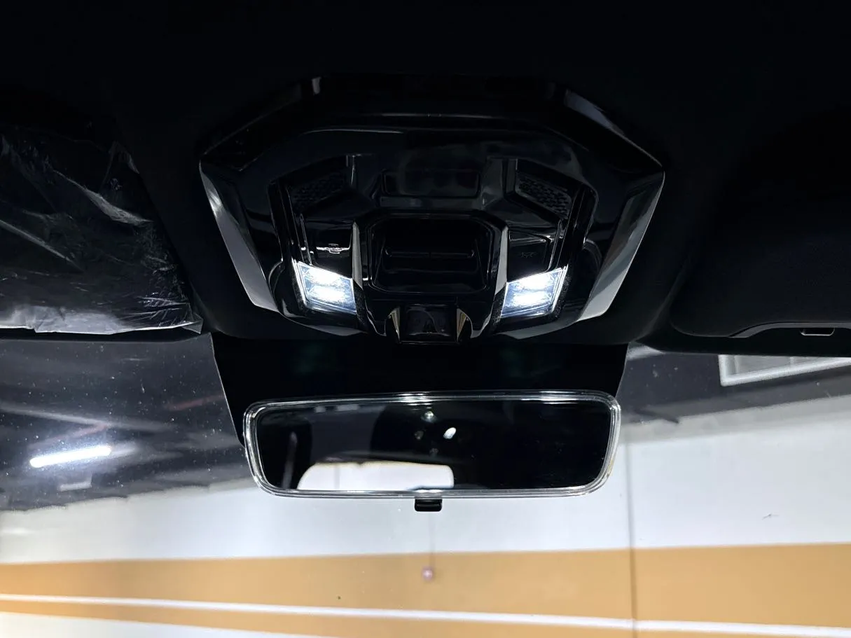 Car image 28