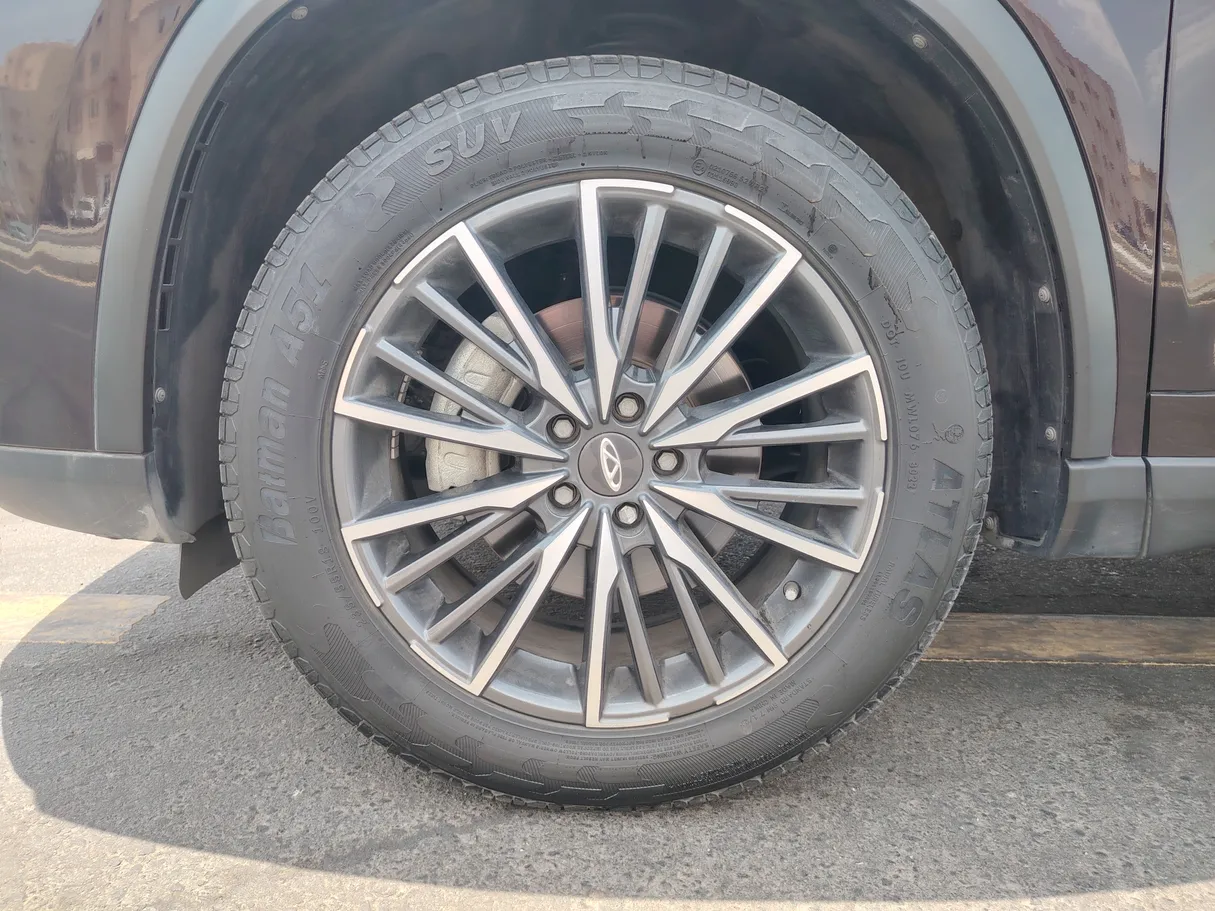 Car image 9