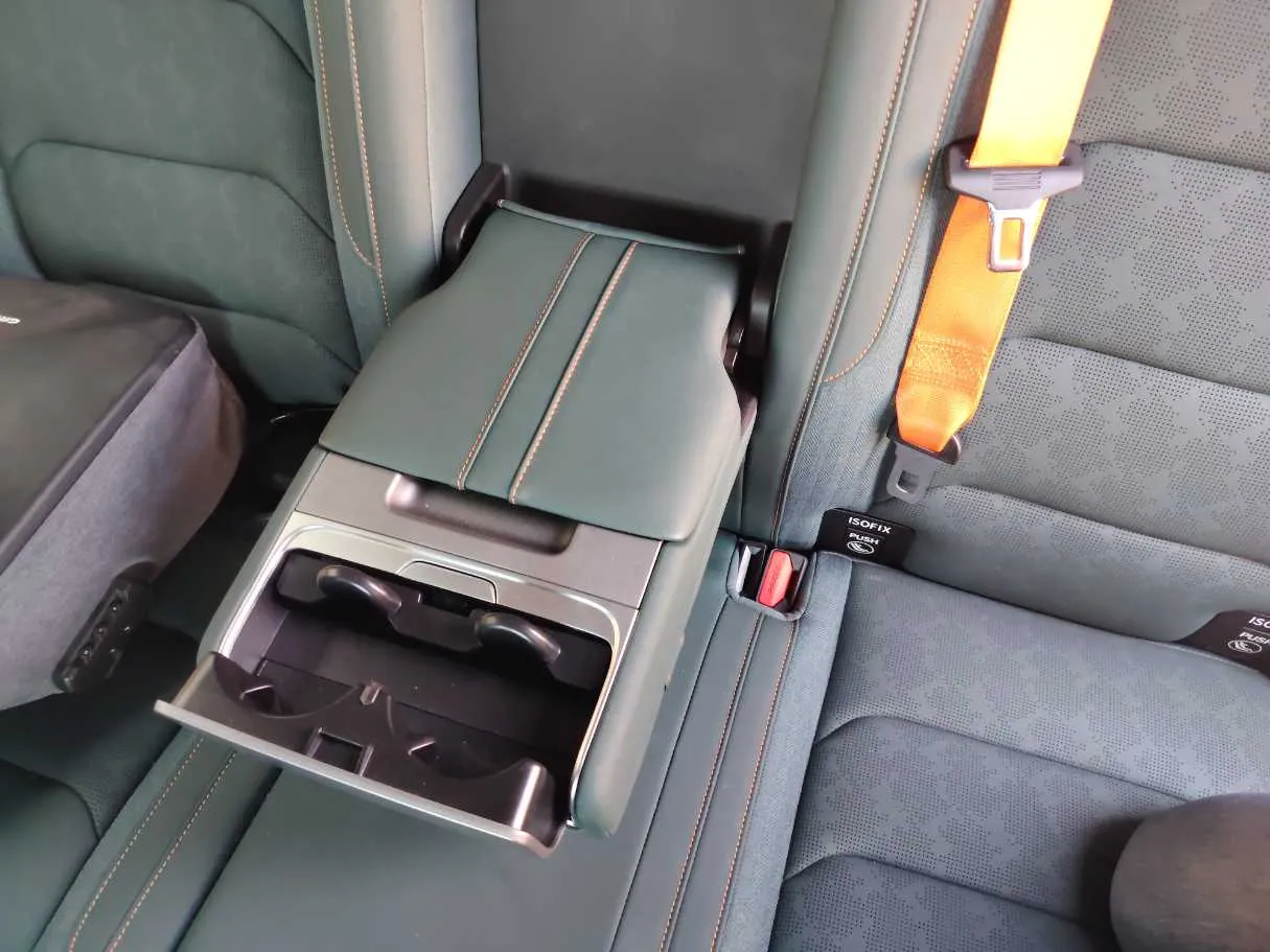 Car image 29