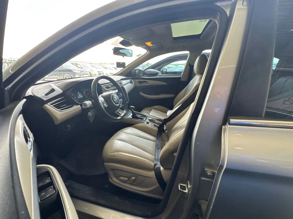 Car image 8