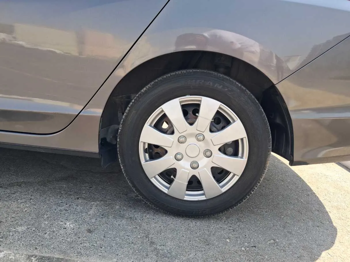 Car image 9