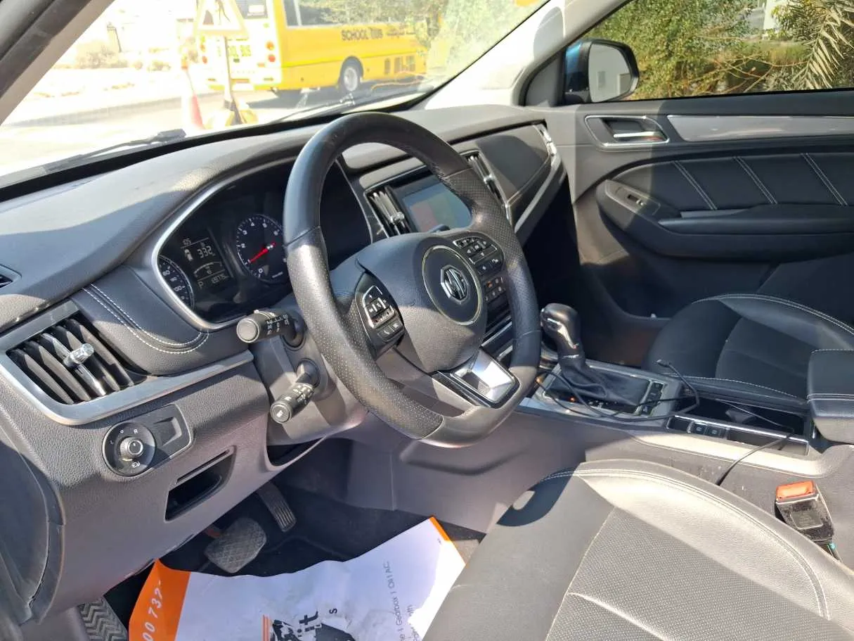 Car image 11