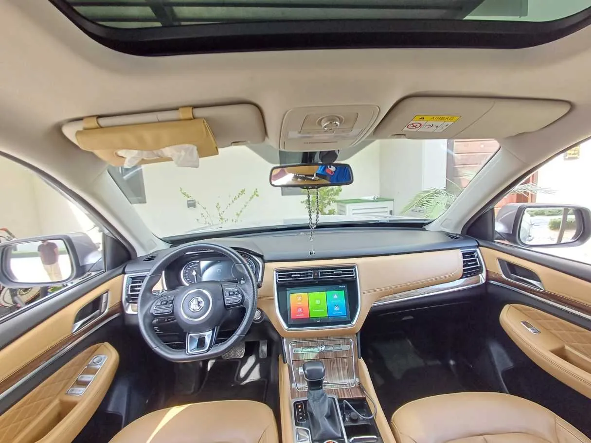 Car image 19