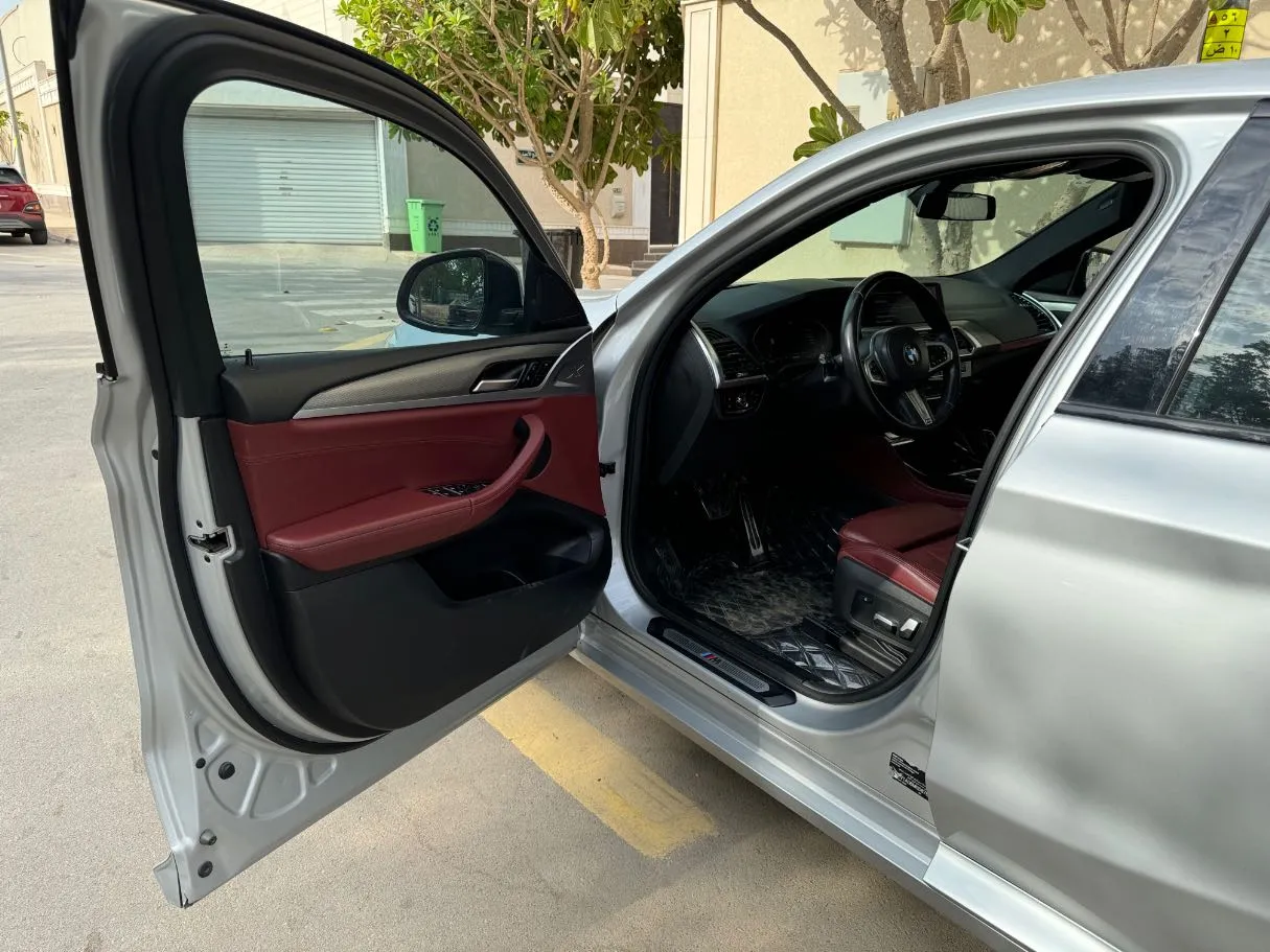 Car image 8