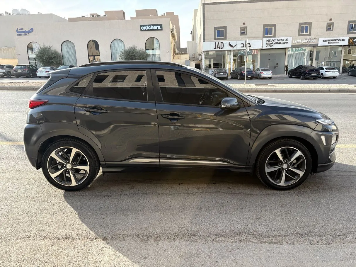 Car image 4