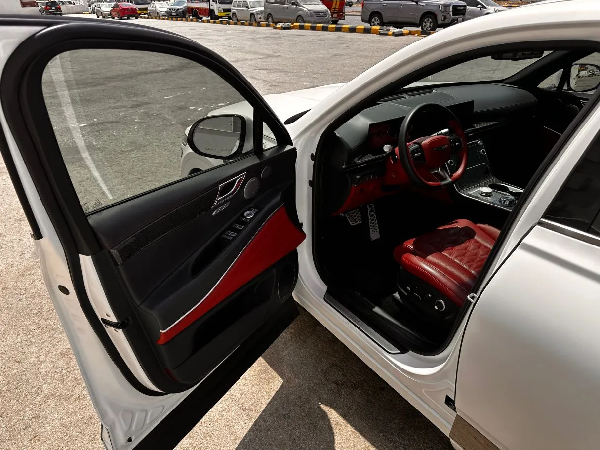Car image 11