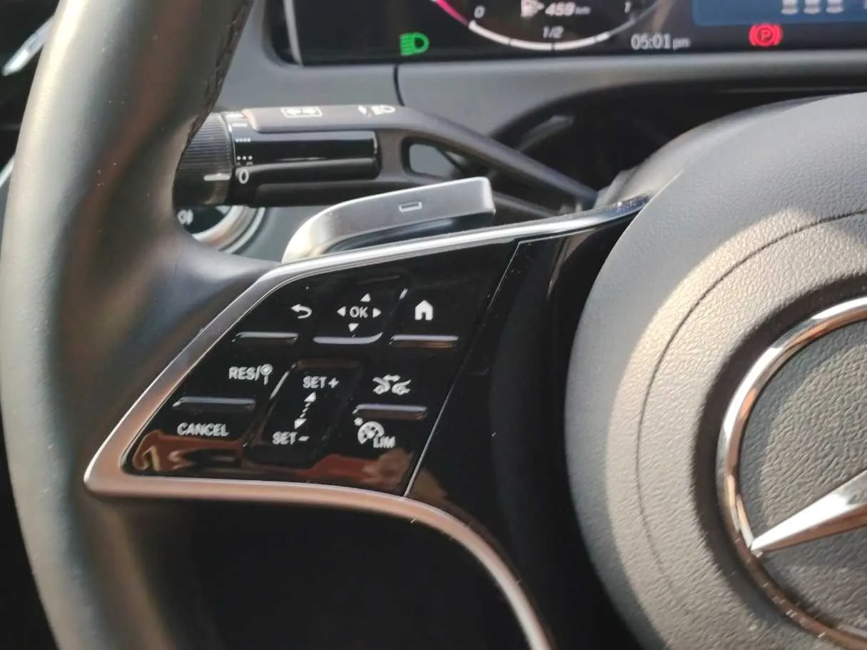 Car image 30