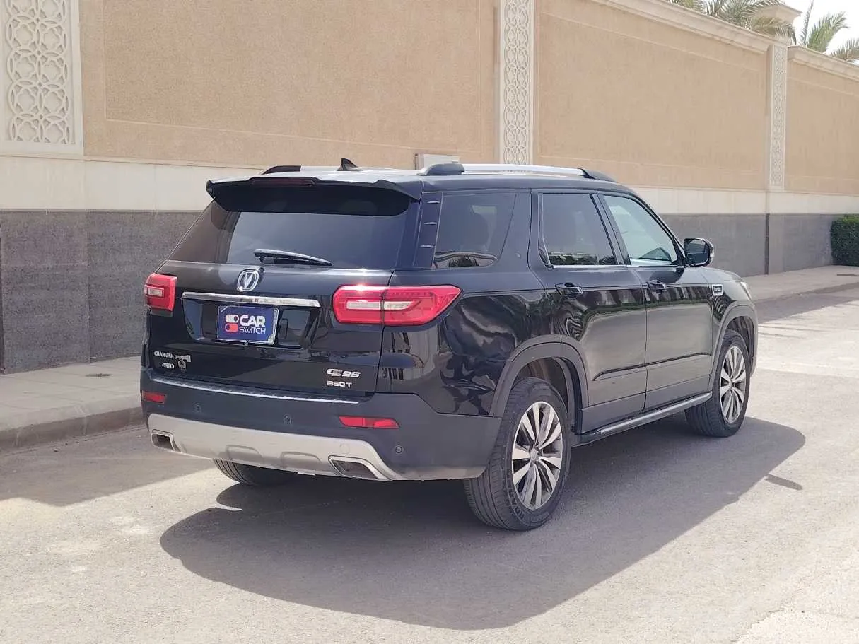 Car image 5