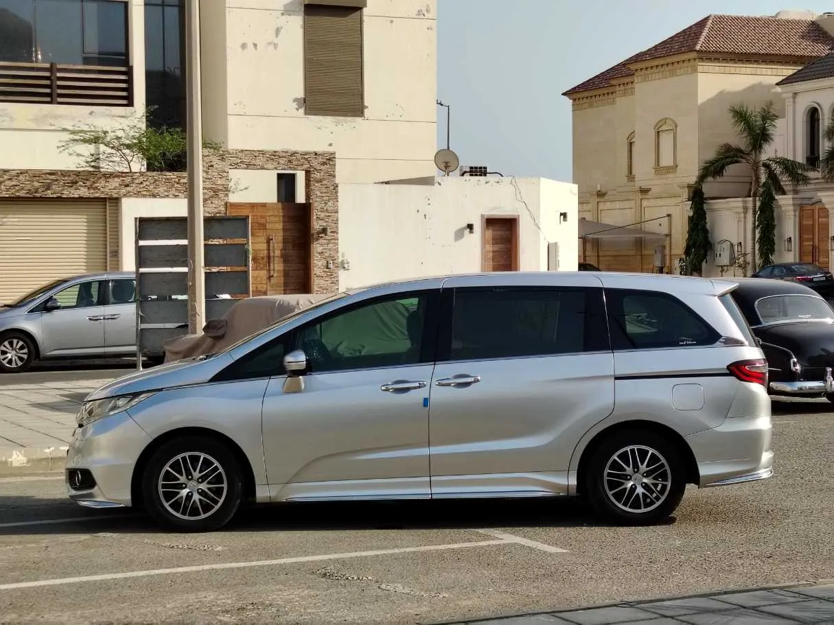 Car image 8