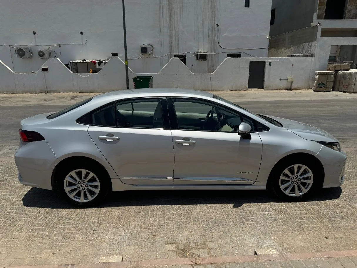 Car image 4