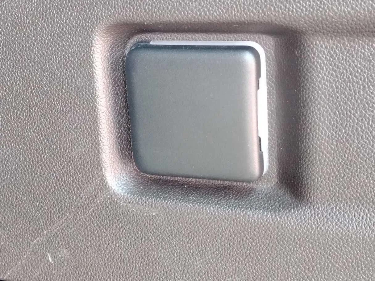 Car image 30