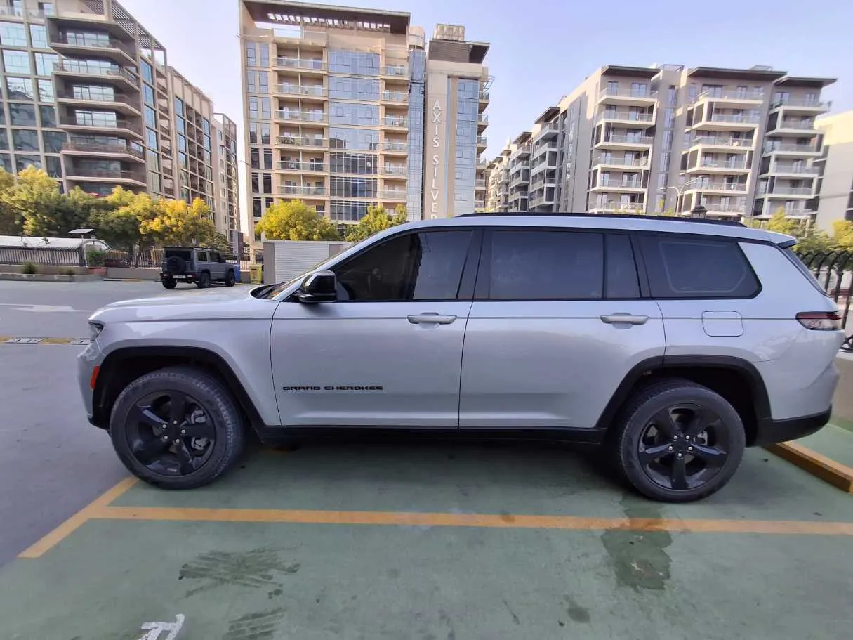 Car image 8
