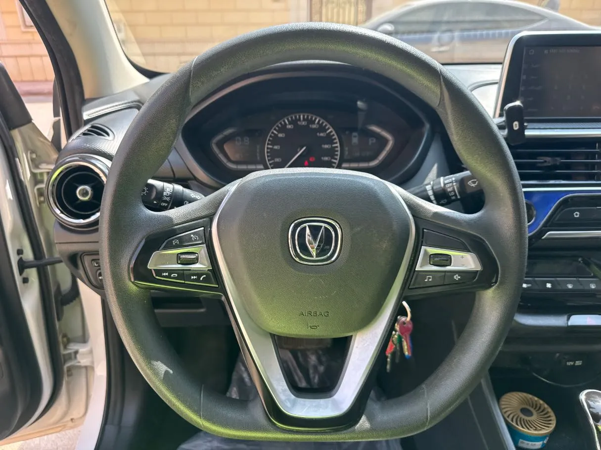 Car image 17