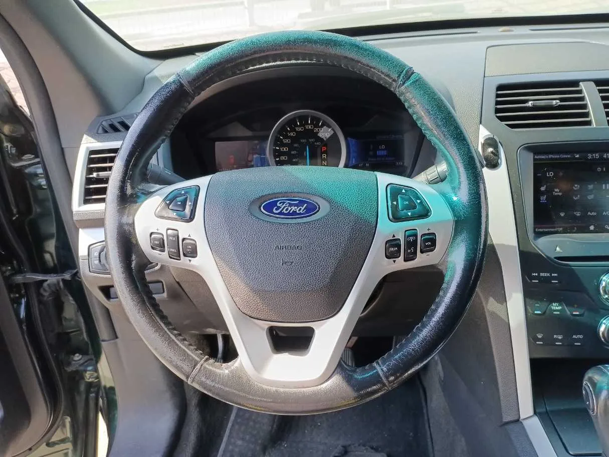 Car image 17