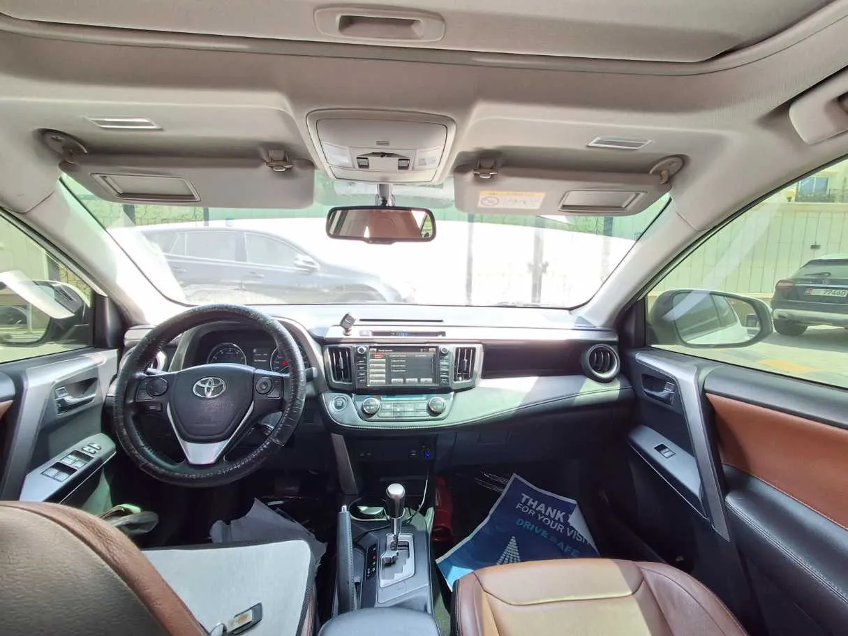 Car image 14