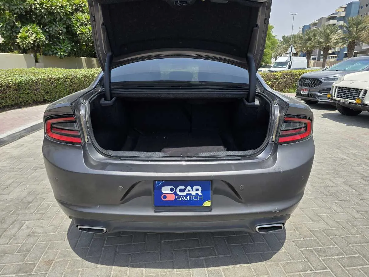 Car image 19