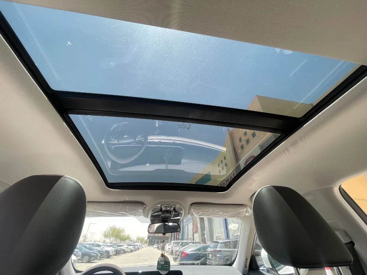 Car image 16