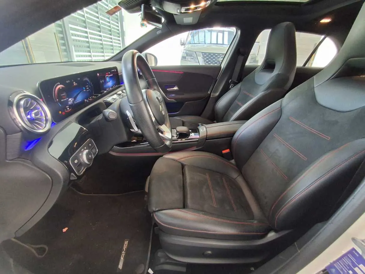 Car image 12