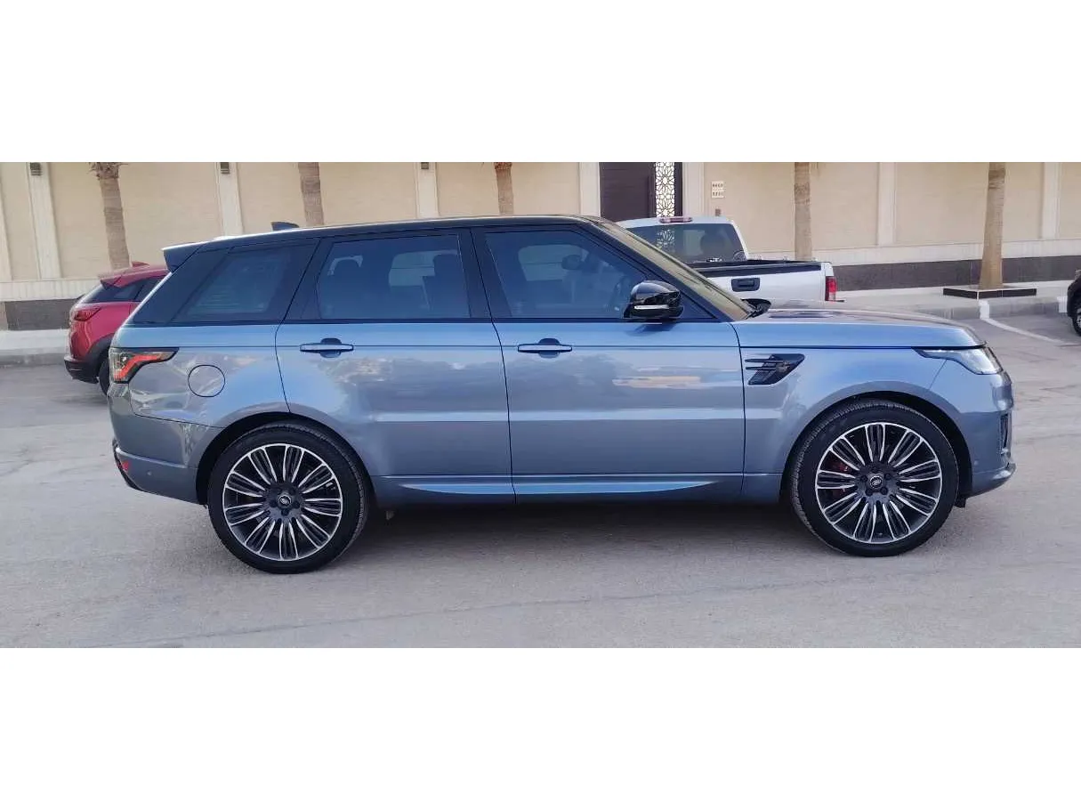 Car image 4