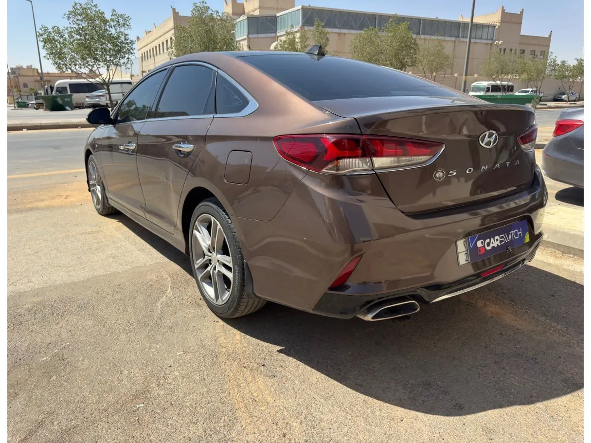 Car image 7