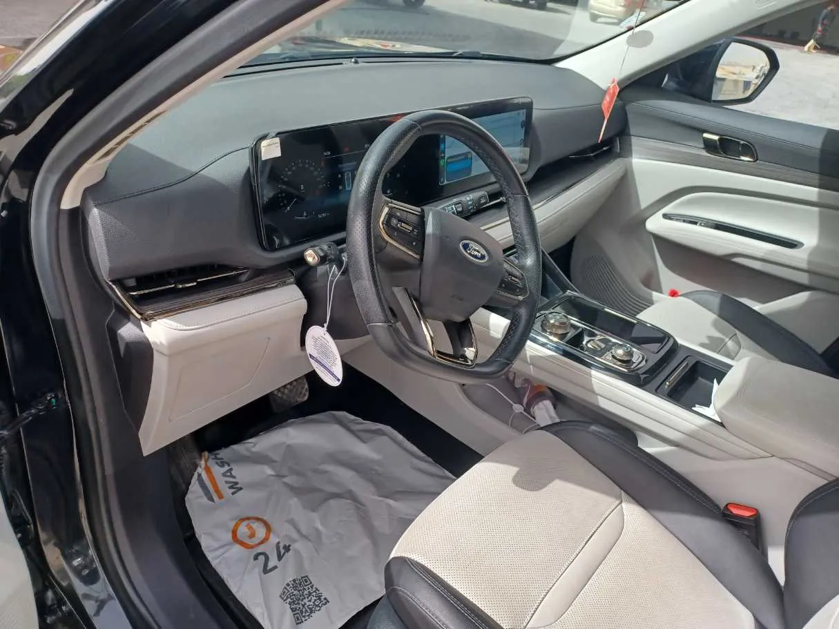 Car image 11