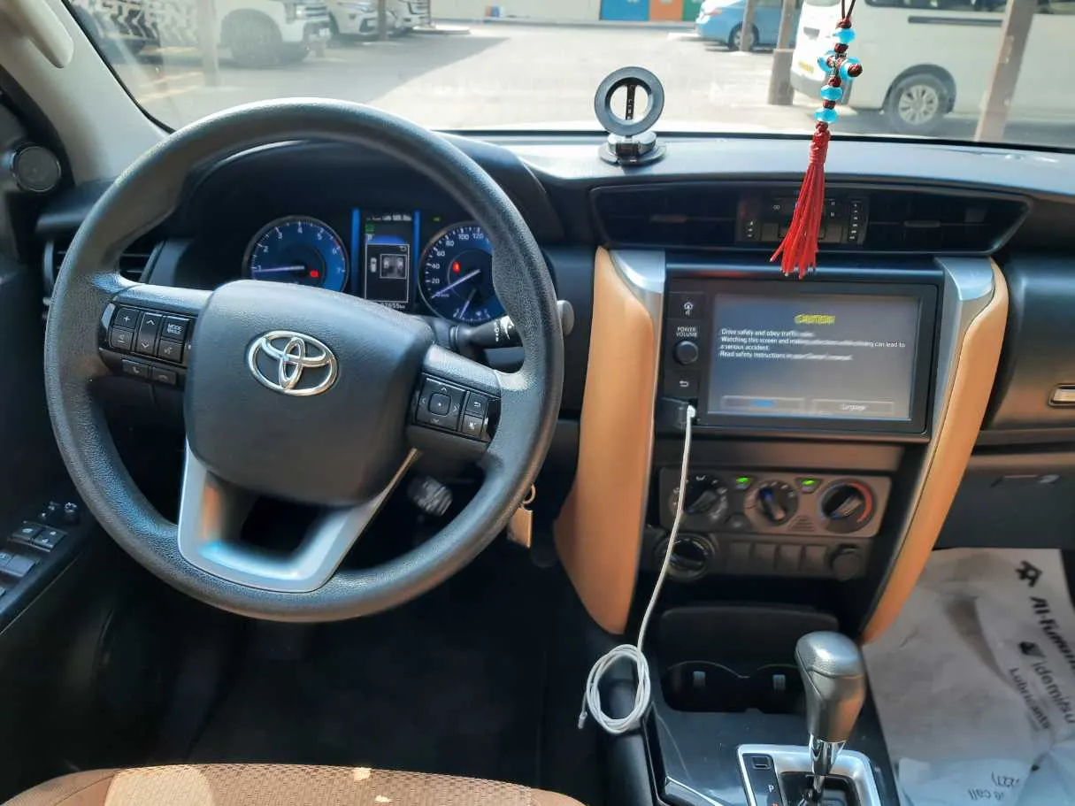 Car image 16