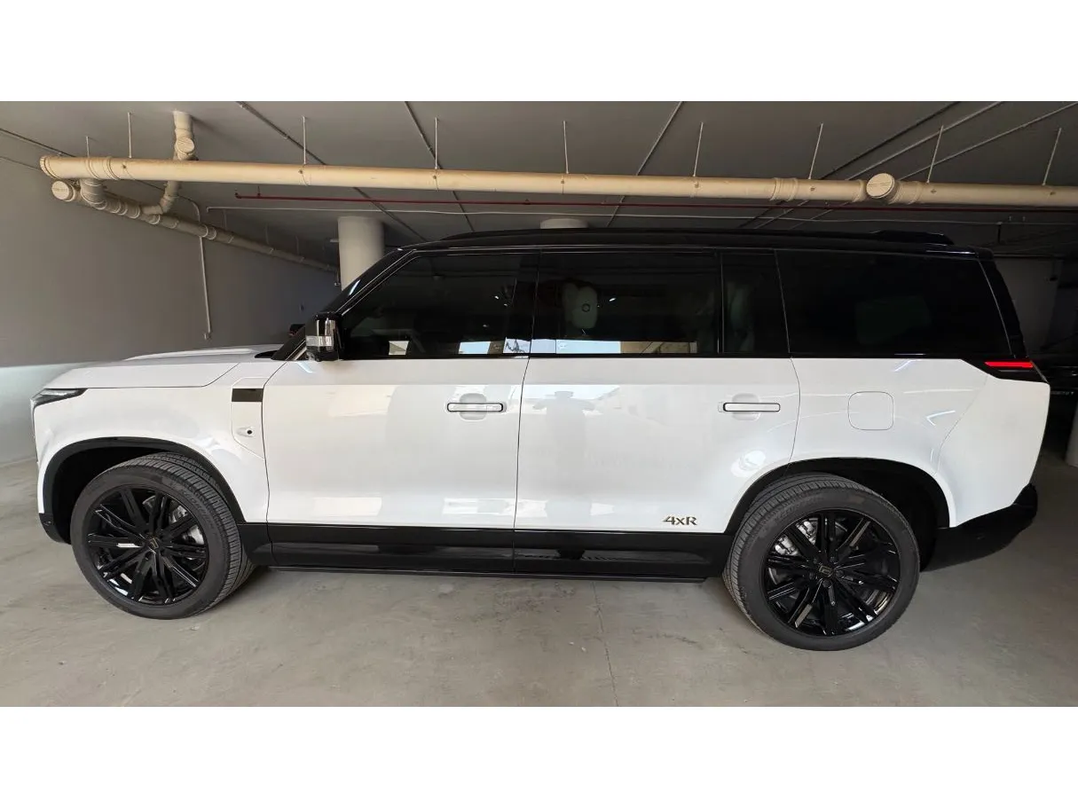 Car image 8