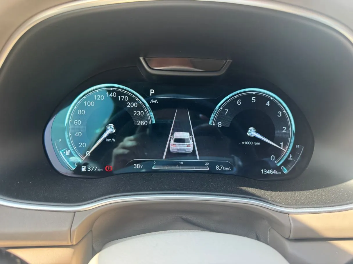 Car image 18