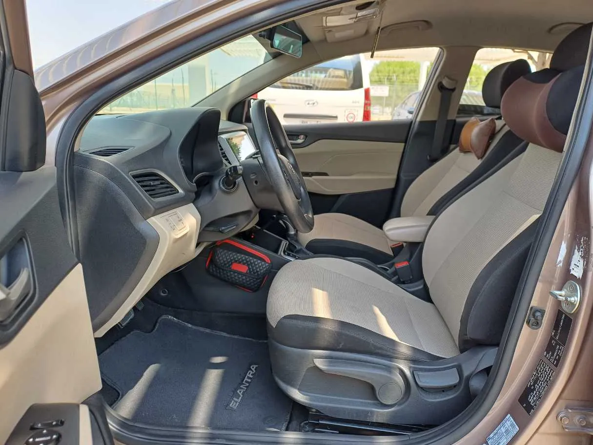 Car image 12