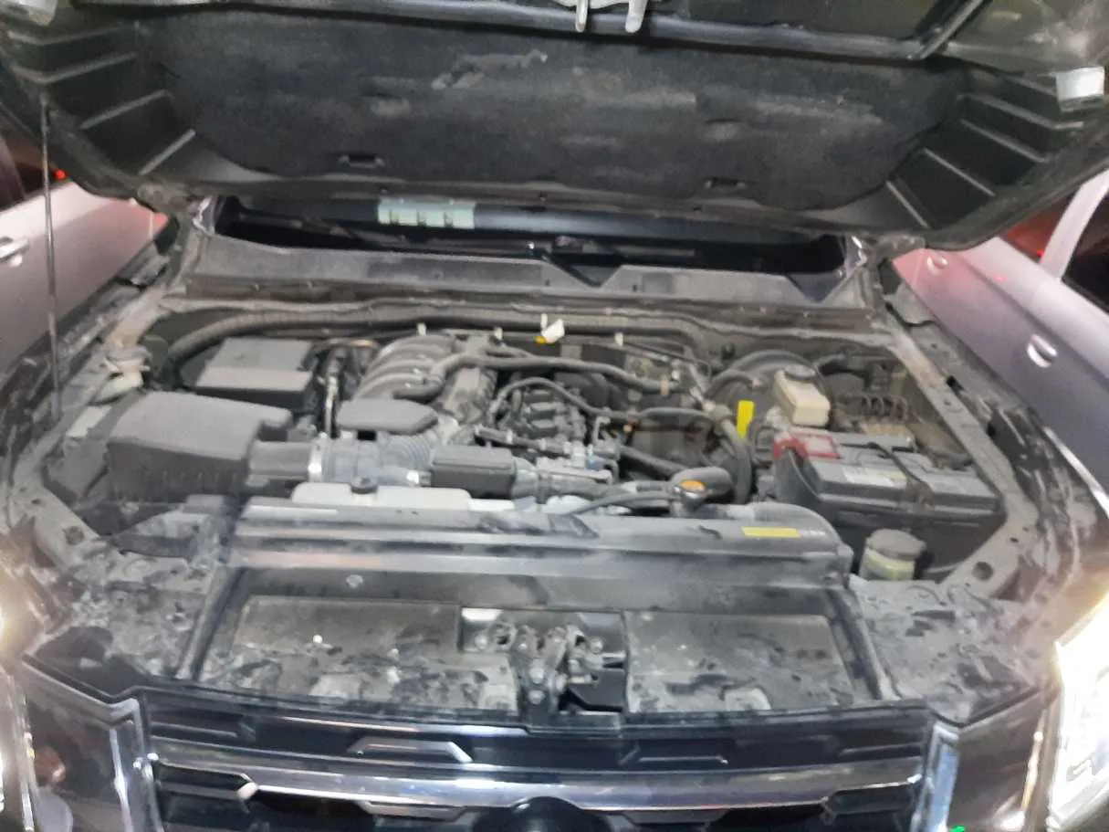 Car image 19