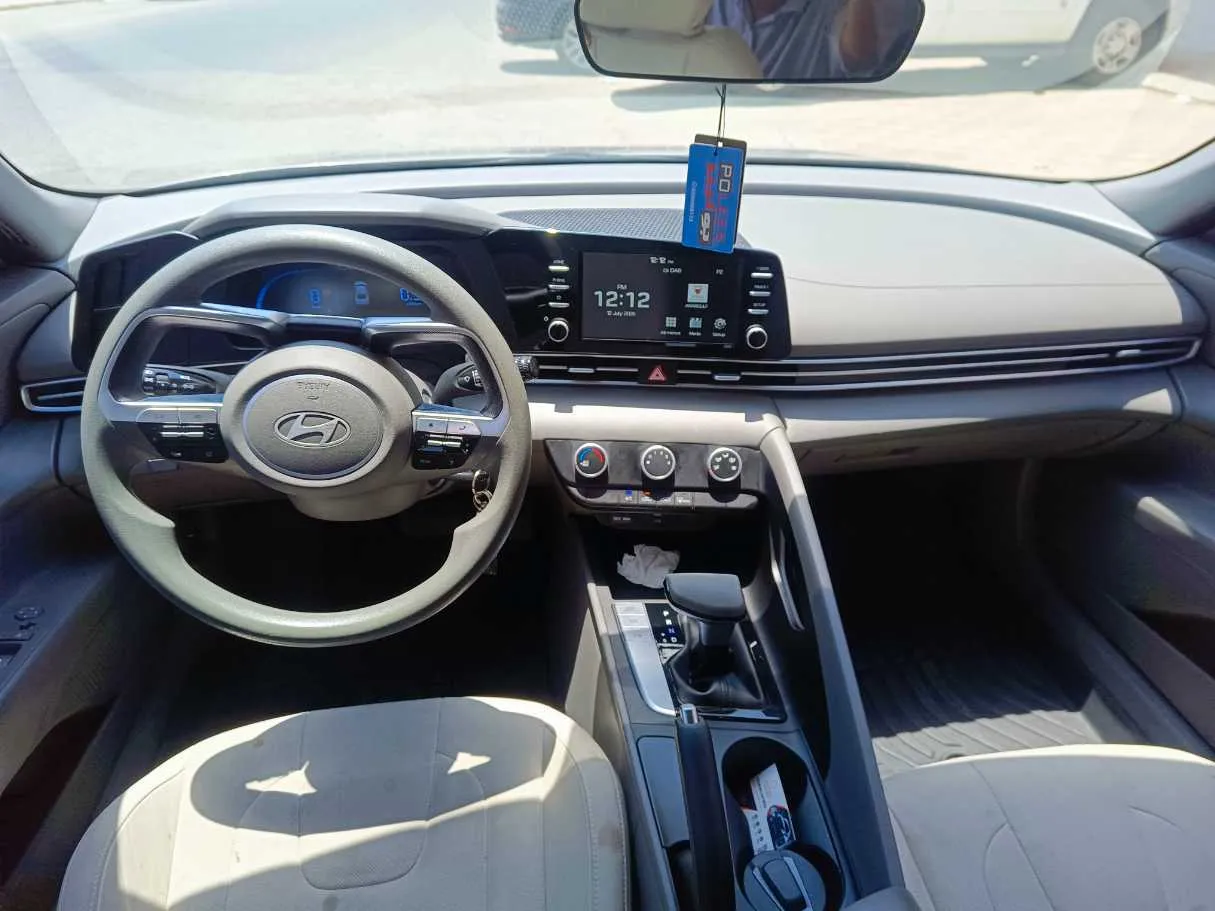 Car image 19