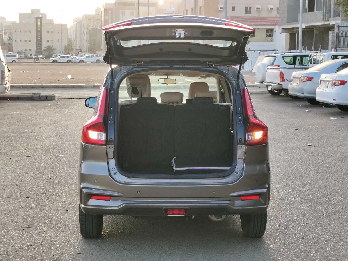 Car image 24