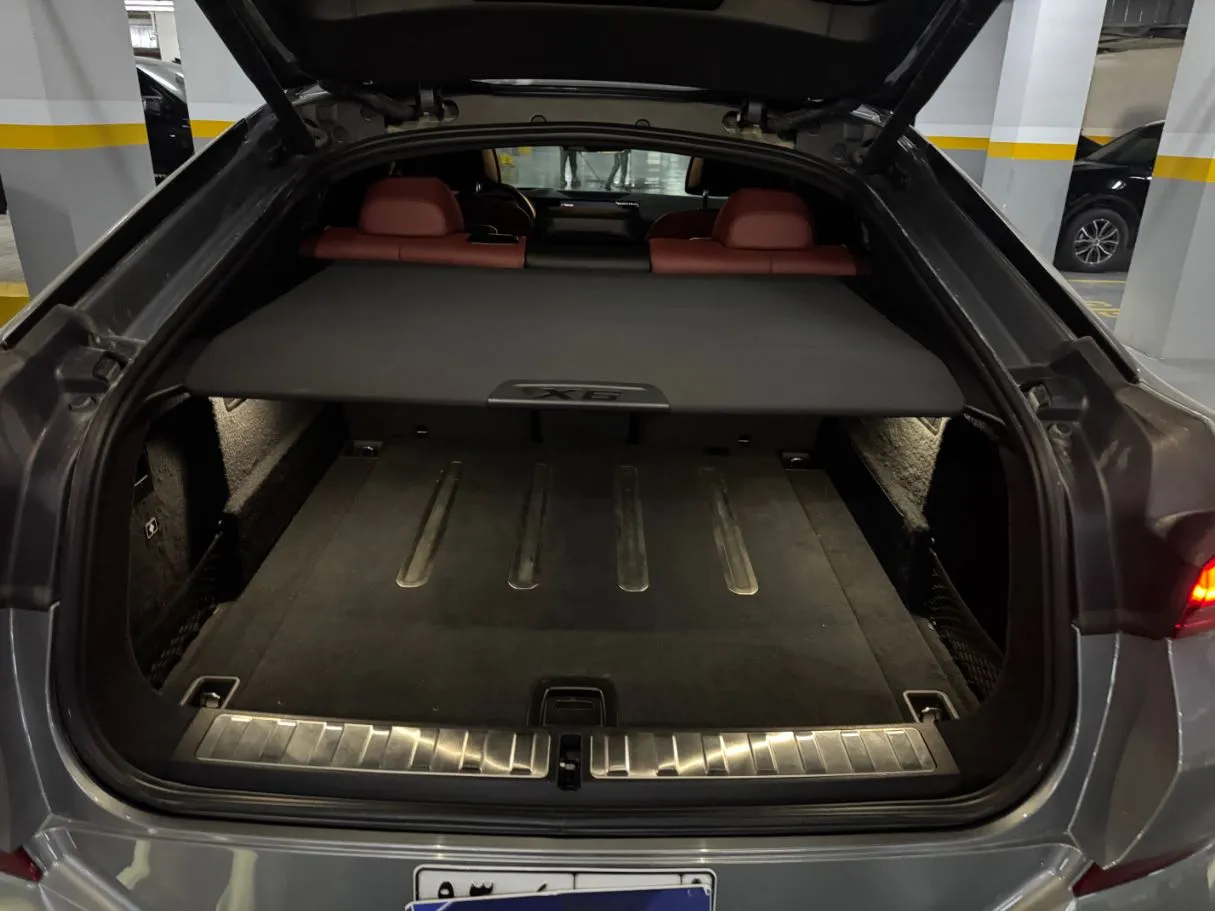 Car image 19