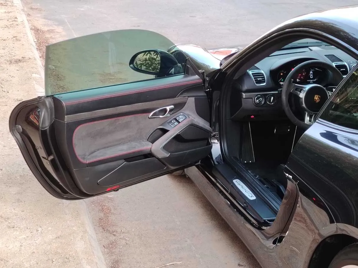 Car image 11