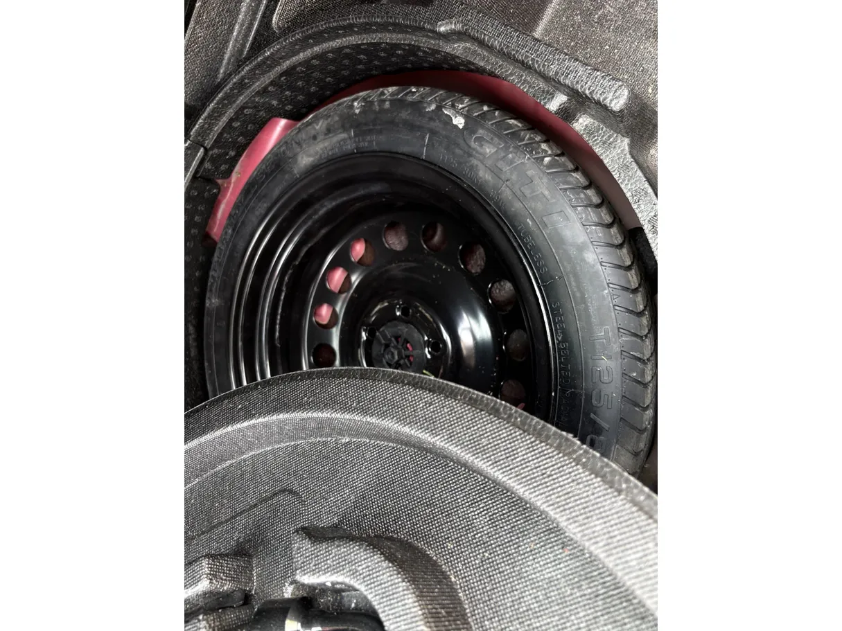 Car image 28