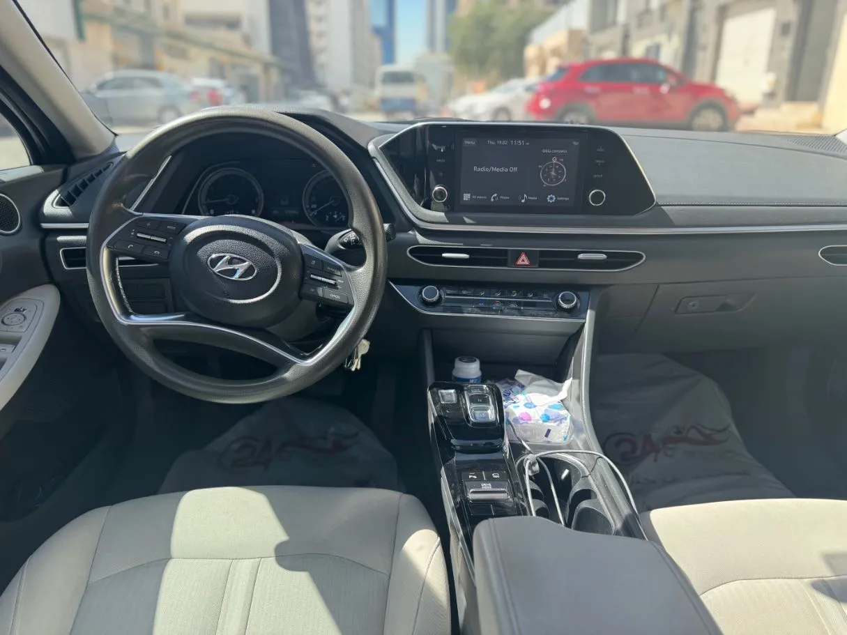 Car image 17