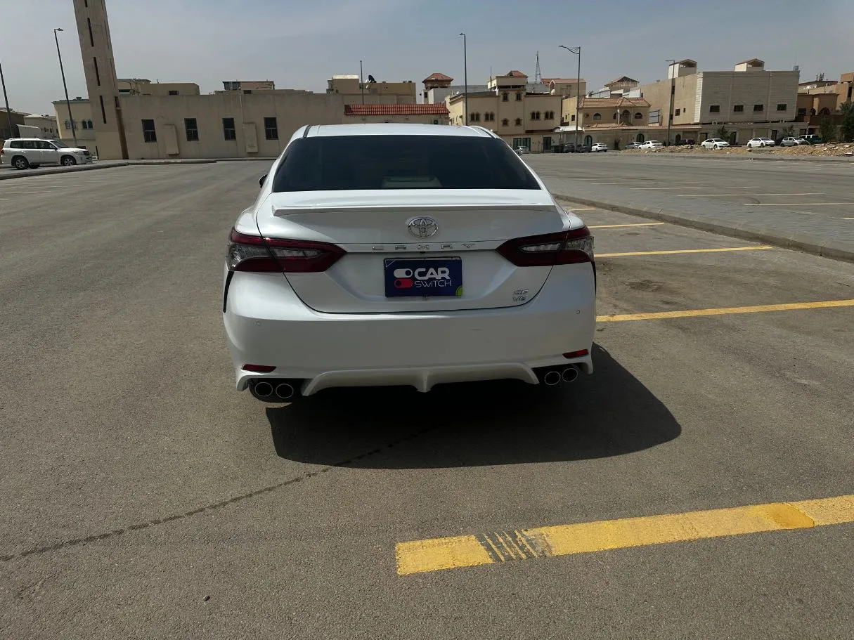 Car image 6