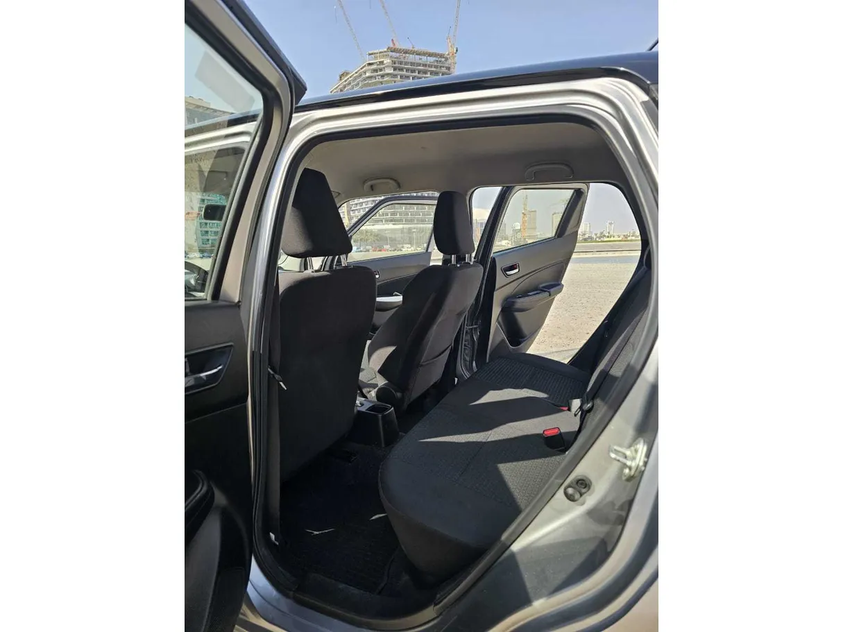 Car image 18